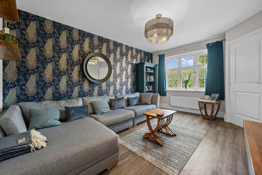 Property photo 2 of 20