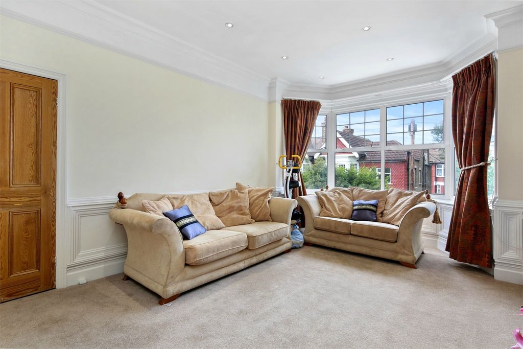 Property photo 3 of 9 3