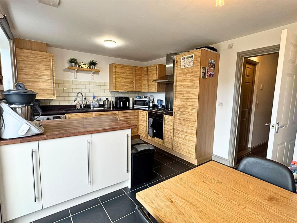 Property photo 2 of 18 Kitchen/Dining Room
