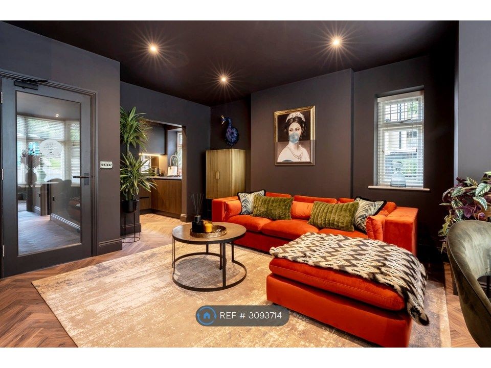 Property photo 1 of 15 Lounge