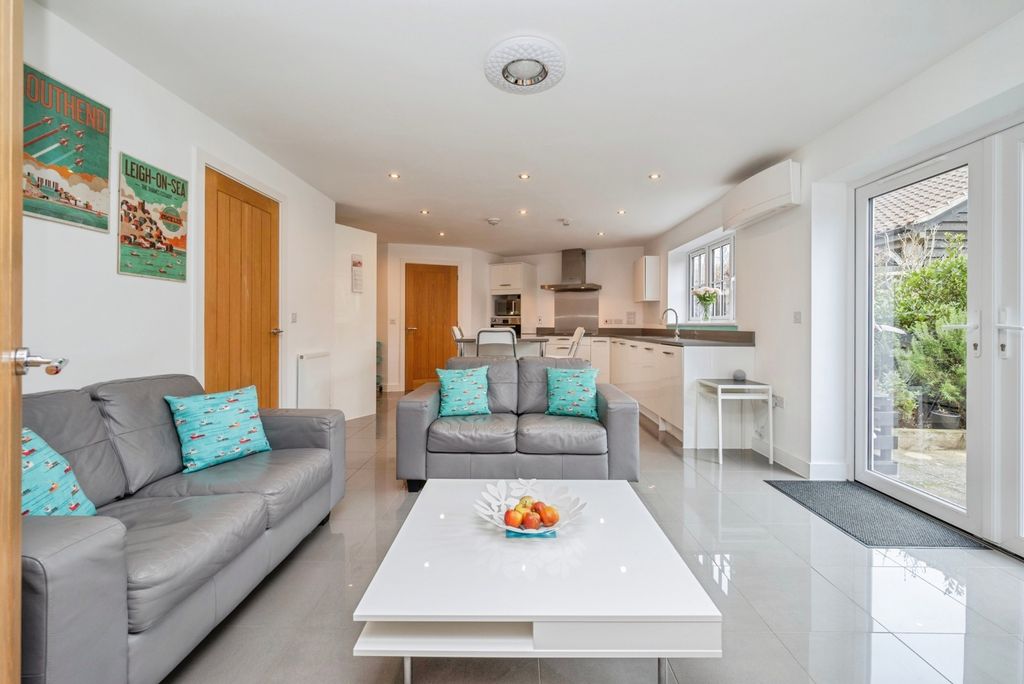 Property photo 2 of 27 Pbox-Img.Jpg