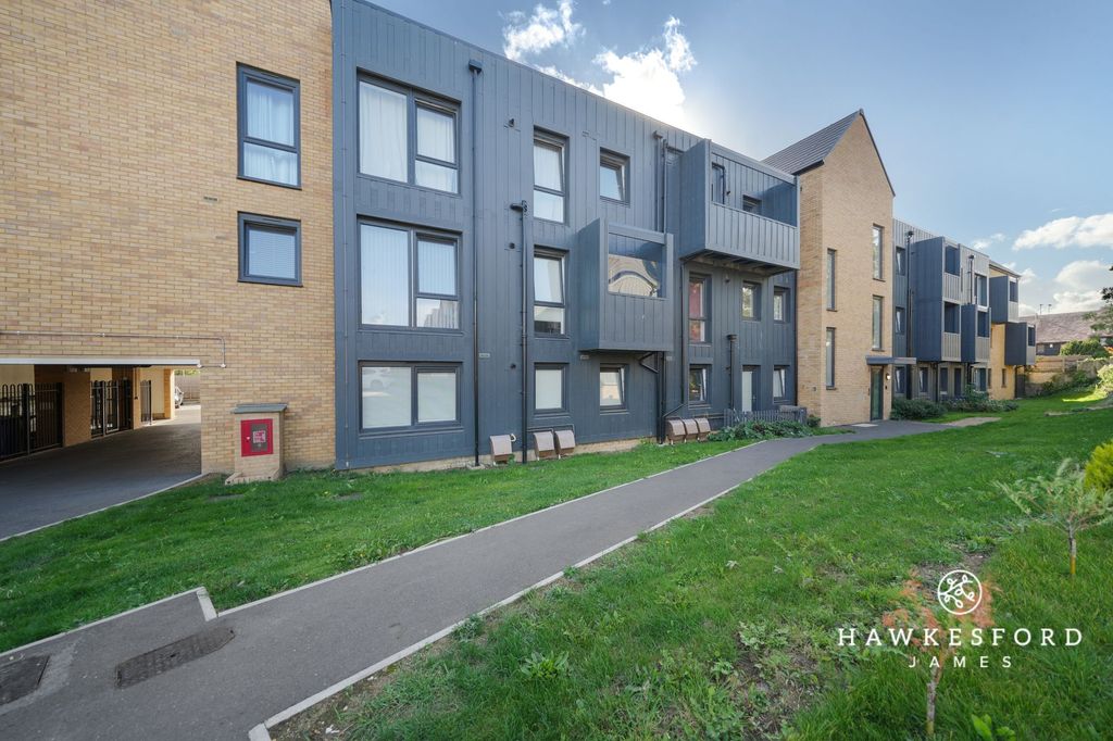 Property photo 1 of 10 Beckett Court - Front