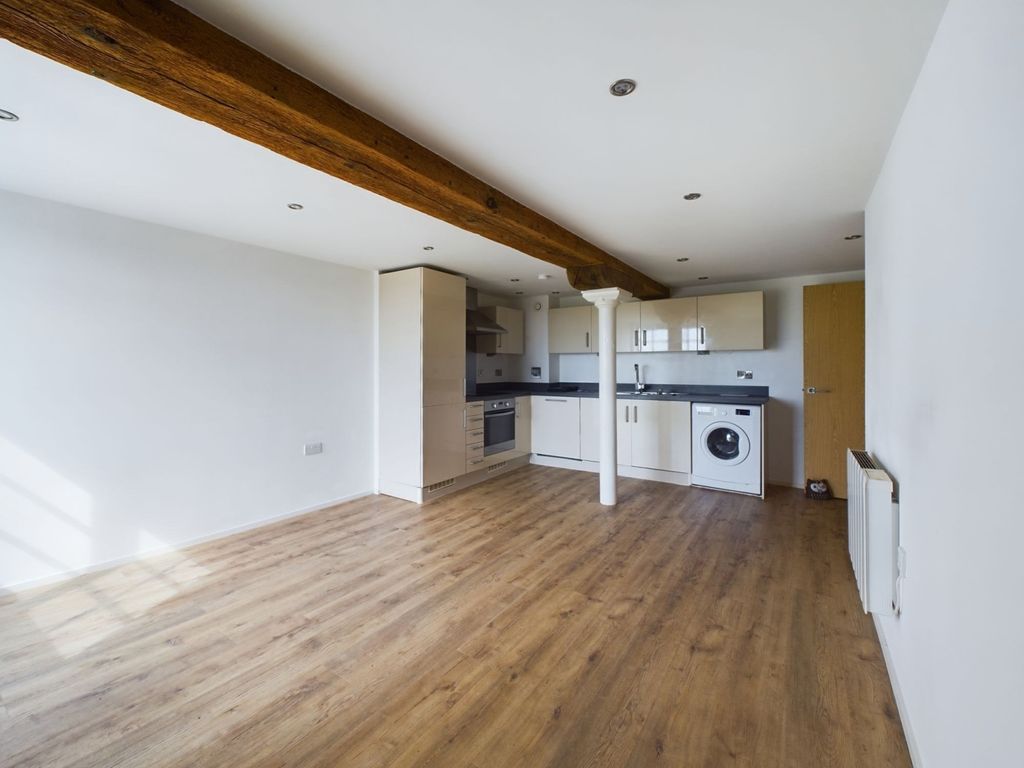 Property photo 2 of 6 Cam01791G0-Pr0047-Still004