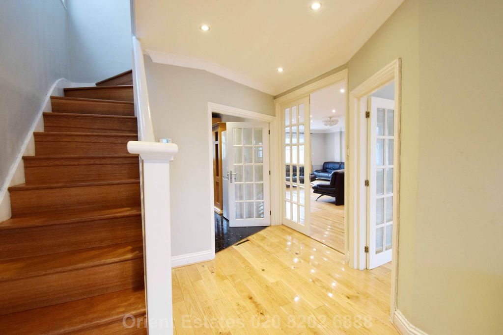 Property photo 2 of 20