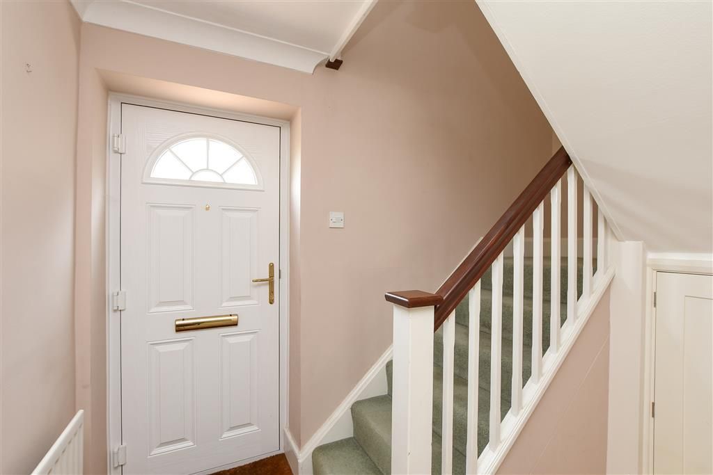 Property photo 3 of 16 Entrance Hall