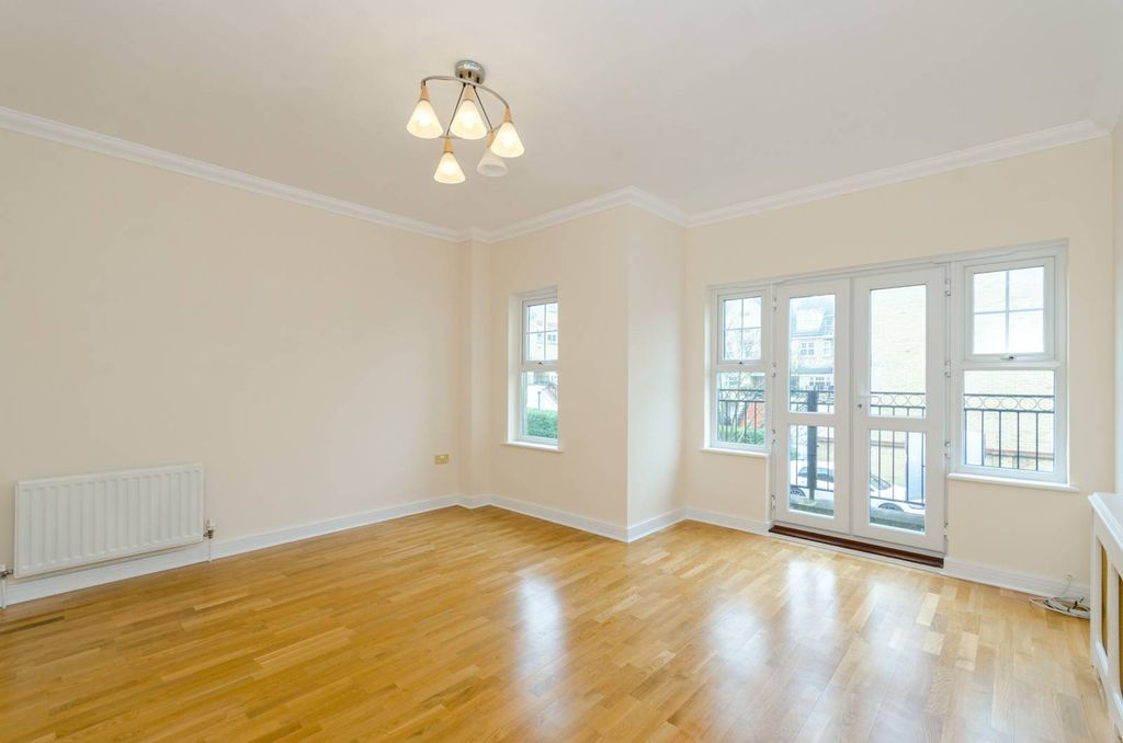 Property photo 3 of 11