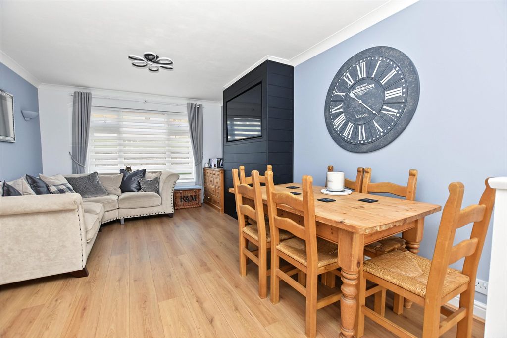 Property photo 2 of 19 Picture No. 13