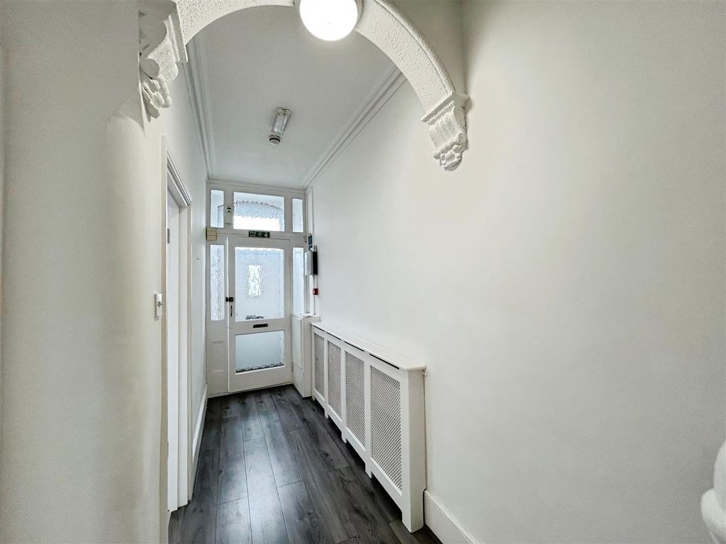 Property photo 2 of 14 c04c73A7-Image00020.Jpeg