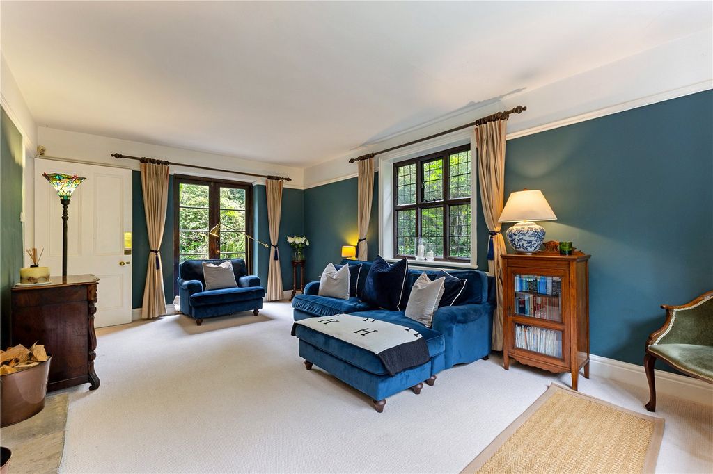 Property photo 3 of 19 Sitting Room