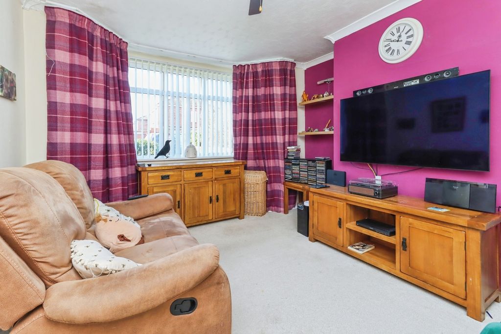 Property photo 3 of 19 Living Room