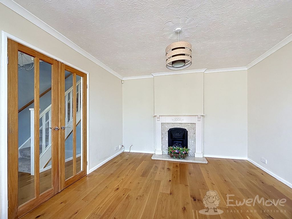 Property photo 3 of 23 Lounge With Gas Fireplace