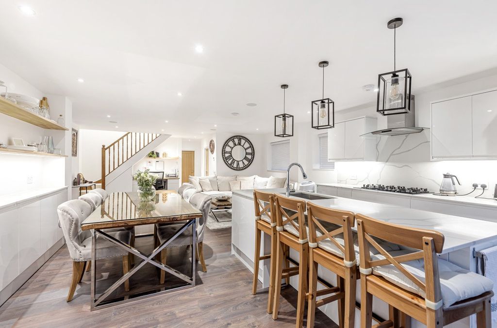 Property photo 3 of 17 Picture 3