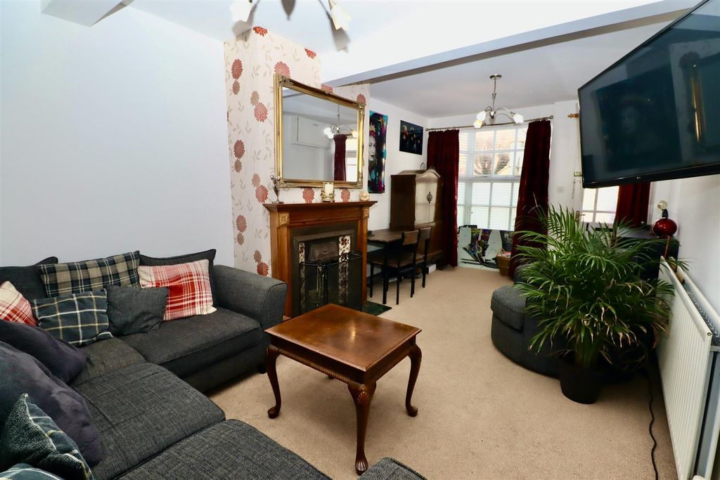 Property photo 2 of 13 Lounge/ Dining Room