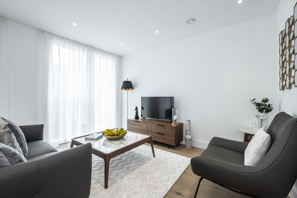 Property photo 3 of 15 Rochester Place