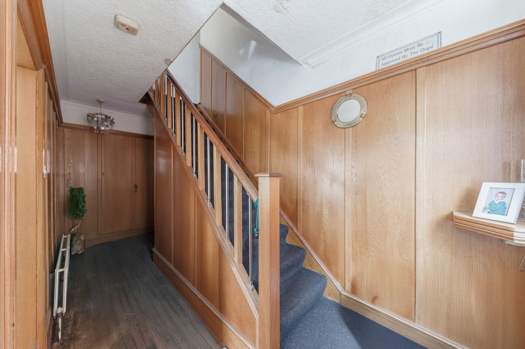 Property photo 2 of 16 010