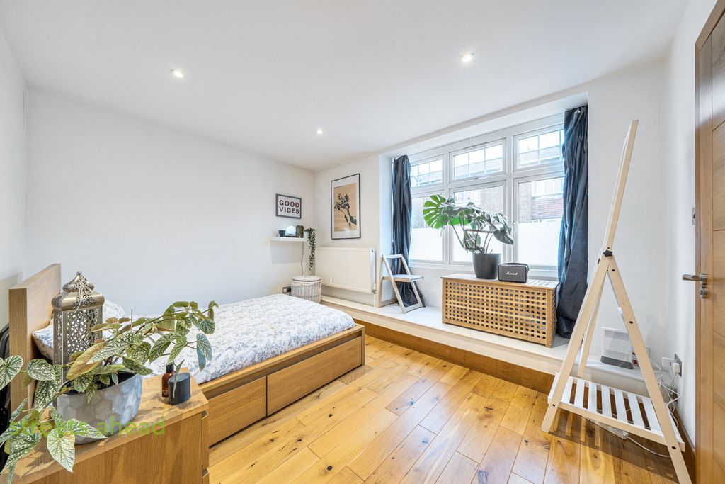 Property photo 2 of 18 Da075543-412d-4d7...