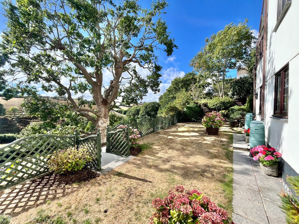 Property photo 2 of 36