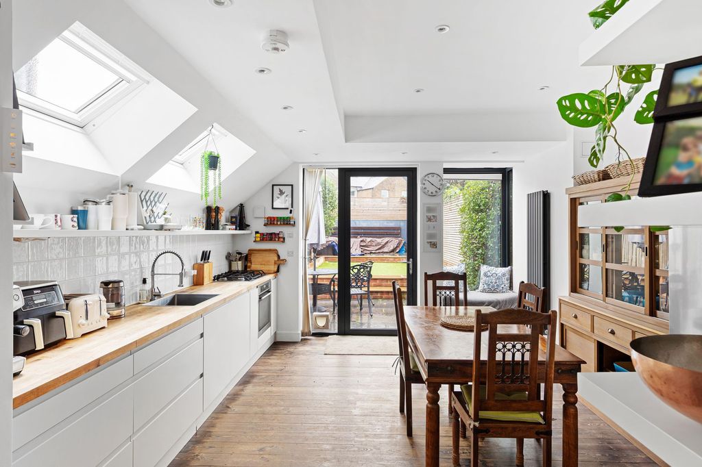 Property photo 2 of 25