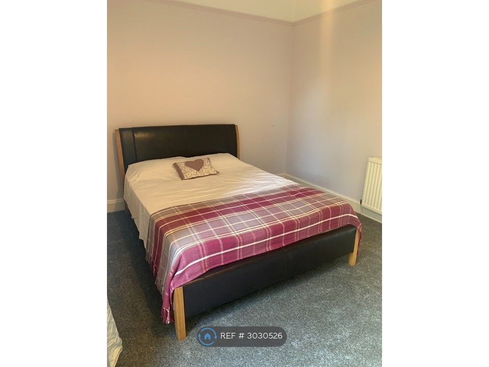 Property photo 3 of 13 Bedroom 1