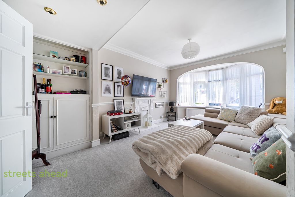 Property photo 2 of 13 Ff7d841E-8B7B-479...