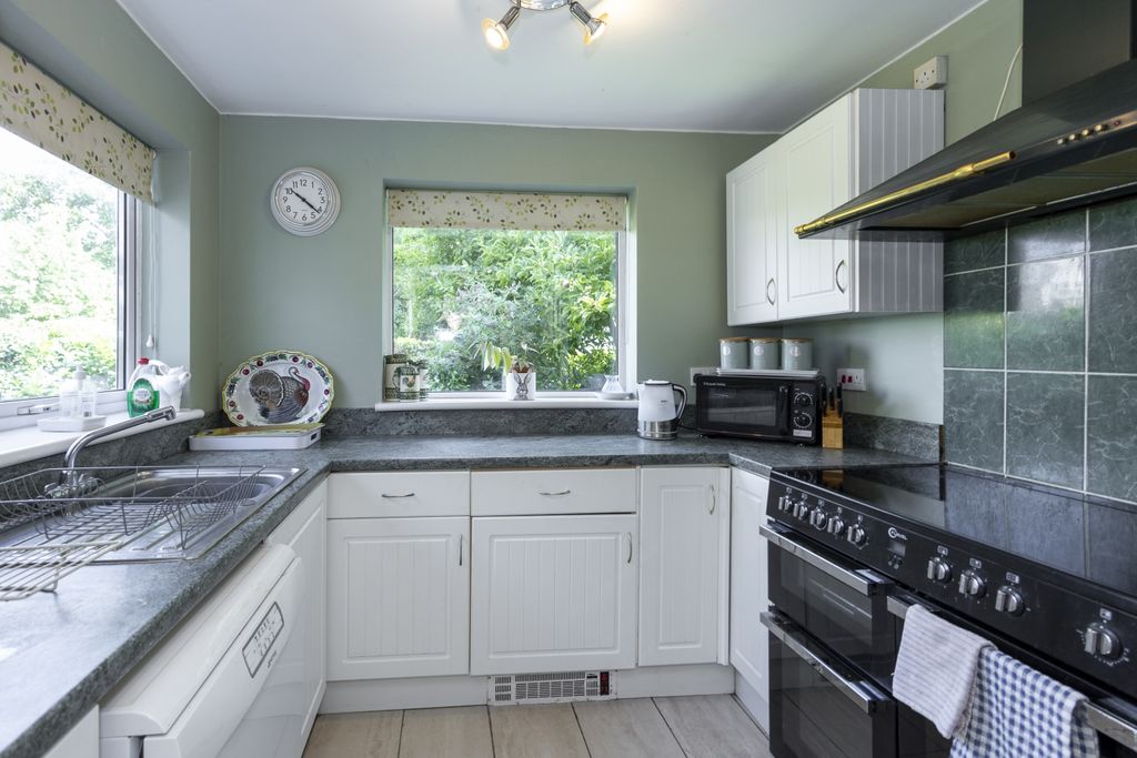 Property photo 3 of 22 Kitchen2