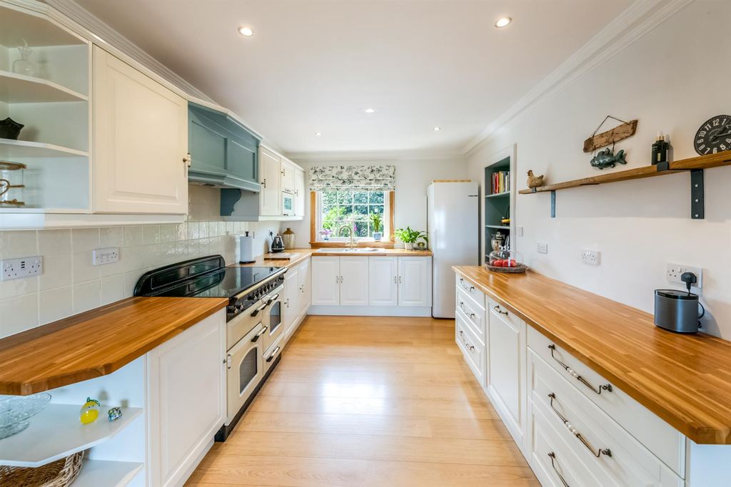 Property photo 3 of 70 Kitchen