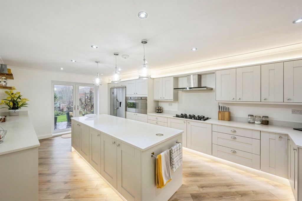 Property photo 3 of 32