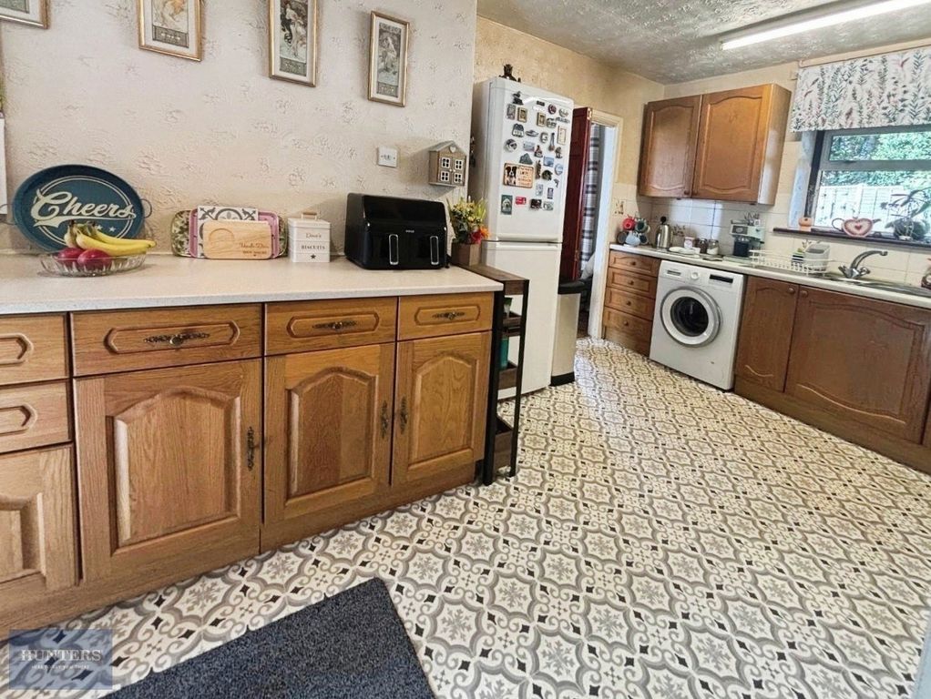 Property photo 3 of 15 Kitchen 1