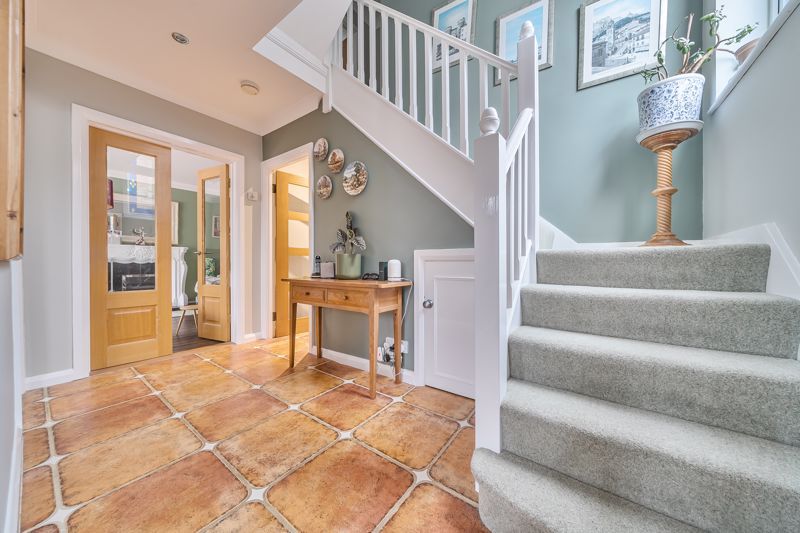 Property photo 3 of 20 Entrance Hall