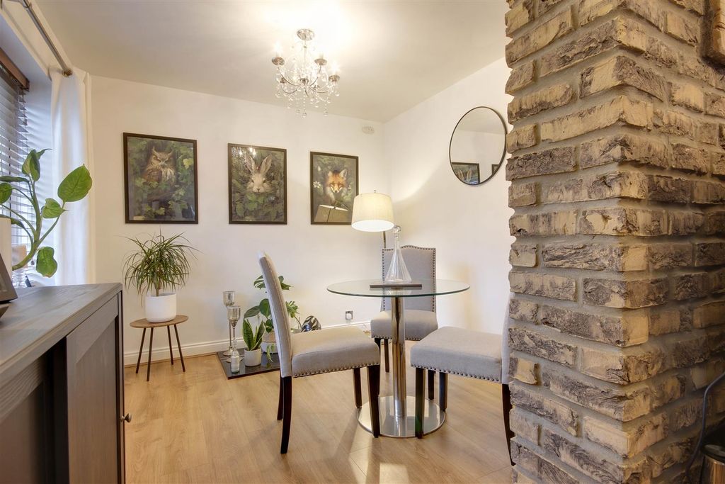Property photo 3 of 20 Dining Area