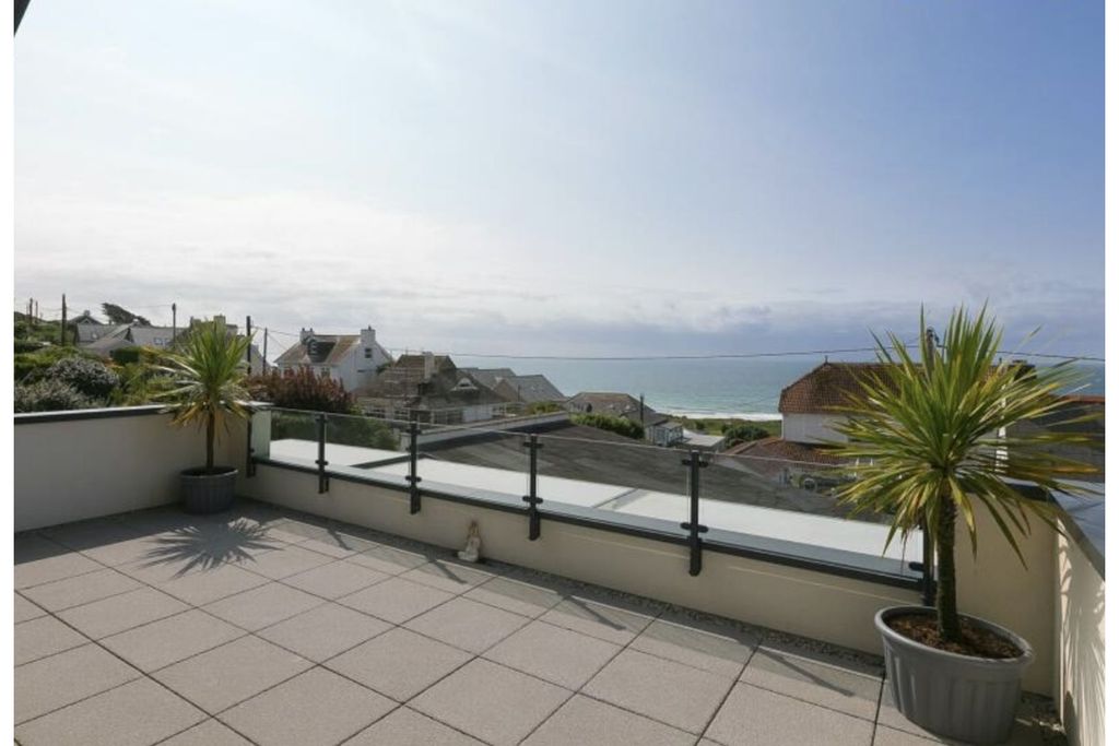 Property photo 3 of 26