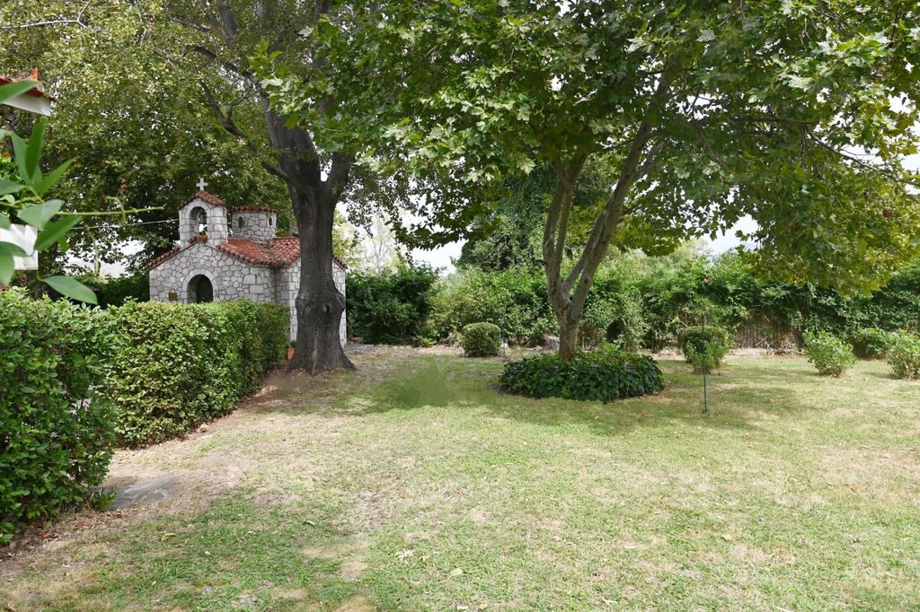Property photo 3 of 12 Image: 2