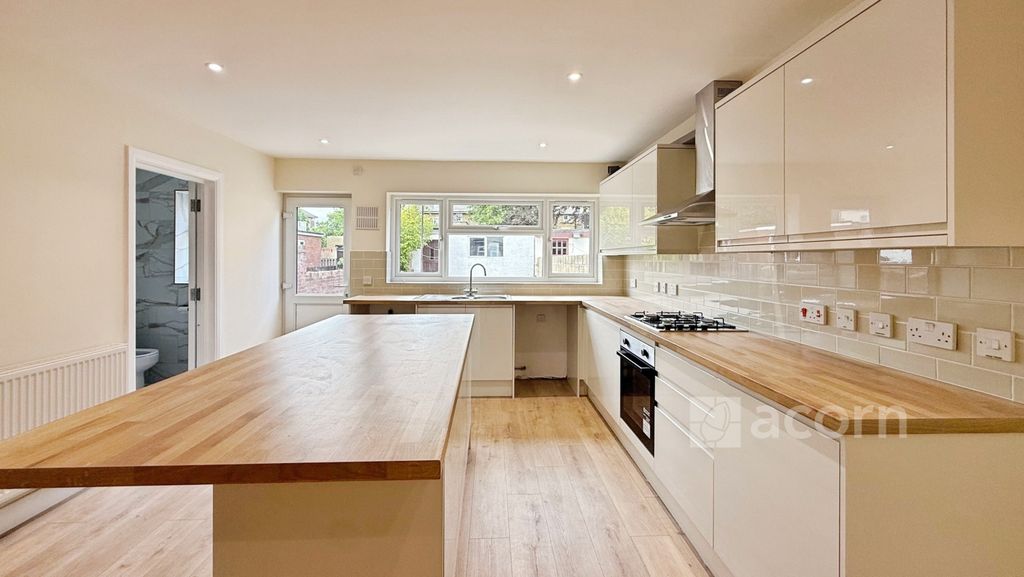 Property photo 1 of 9 0cd72Db5--4C10-B4...