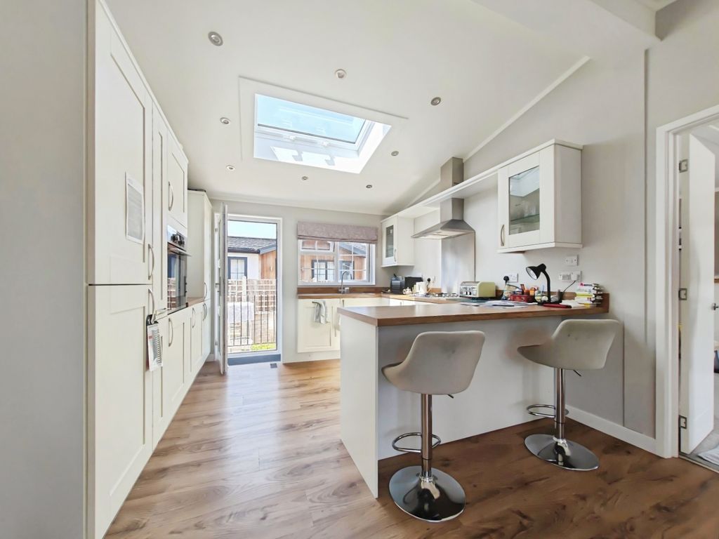 Property photo 3 of 11 Pbox-Img.Jpg
