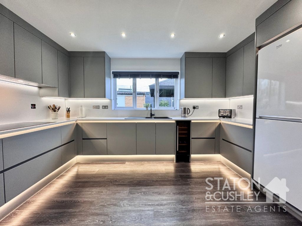 Property photo 3 of 27