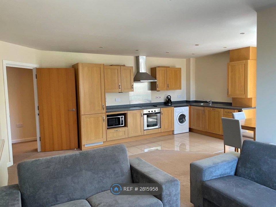 Property photo 2 of 11 Kitchen Lounge