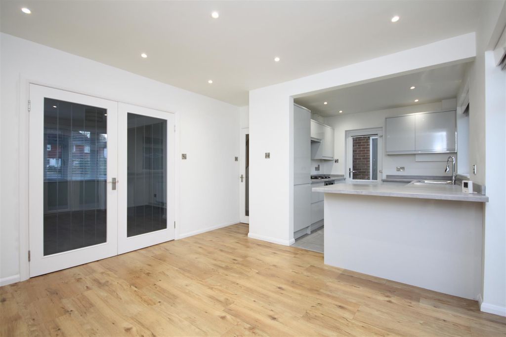 Property photo 2 of 14 Diningkitchen Shot