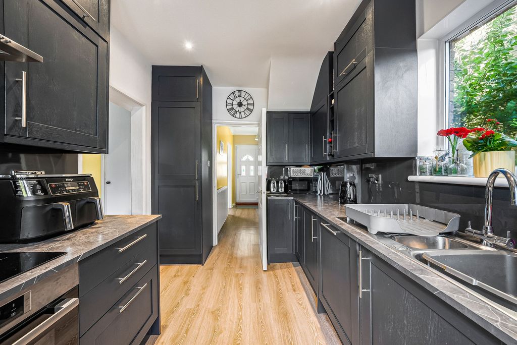 Property photo 3 of 27