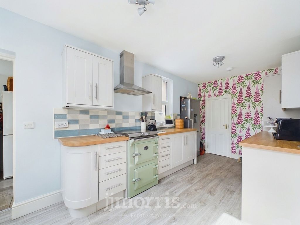 Property photo 3 of 40