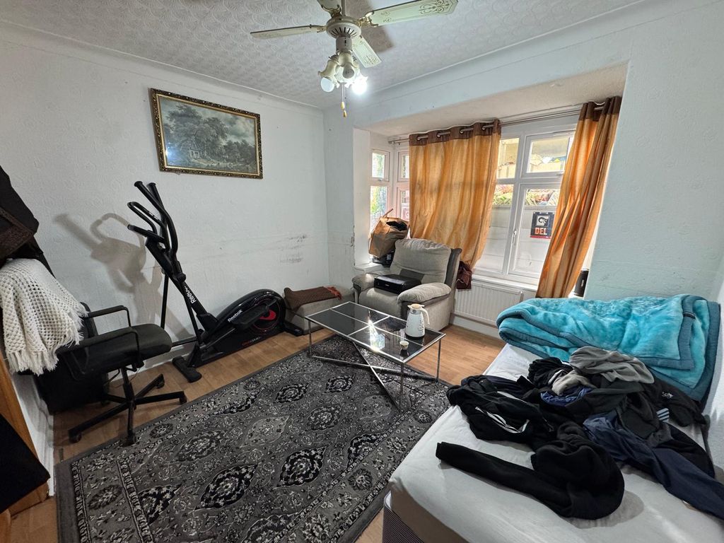 Property photo 2 of 11 Living Room 1