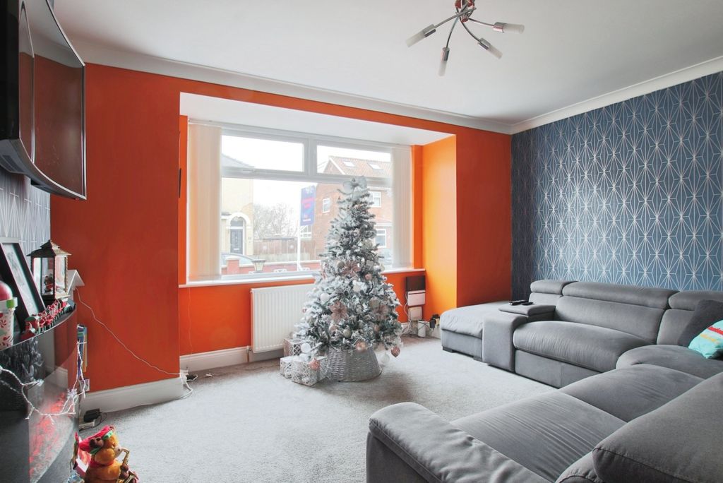 Property photo 3 of 13 4693357