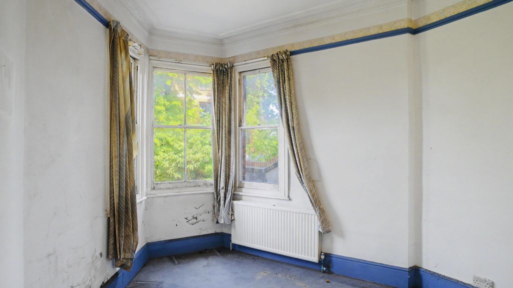 Property photo 2 of 8 Flat 4, 111 Fordwych Road, Kilburn, London, Nw2 3Nj