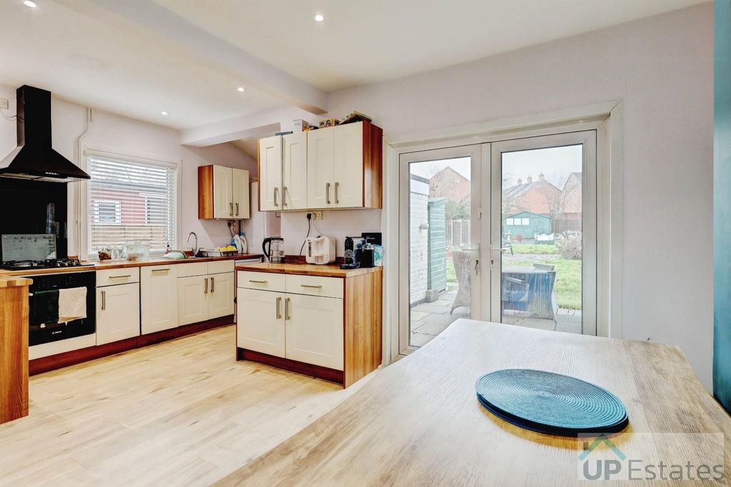 Property photo 2 of 23