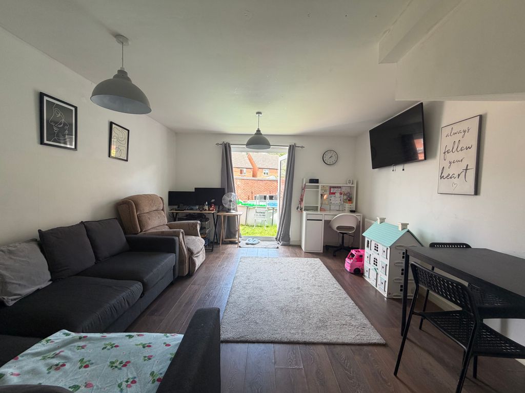 Property photo 3 of 12 Img_3680