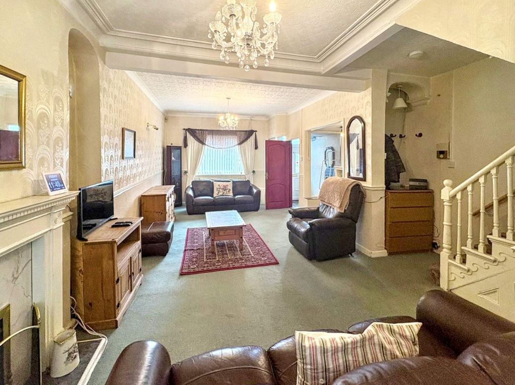 Property photo 2 of 10 Lounge