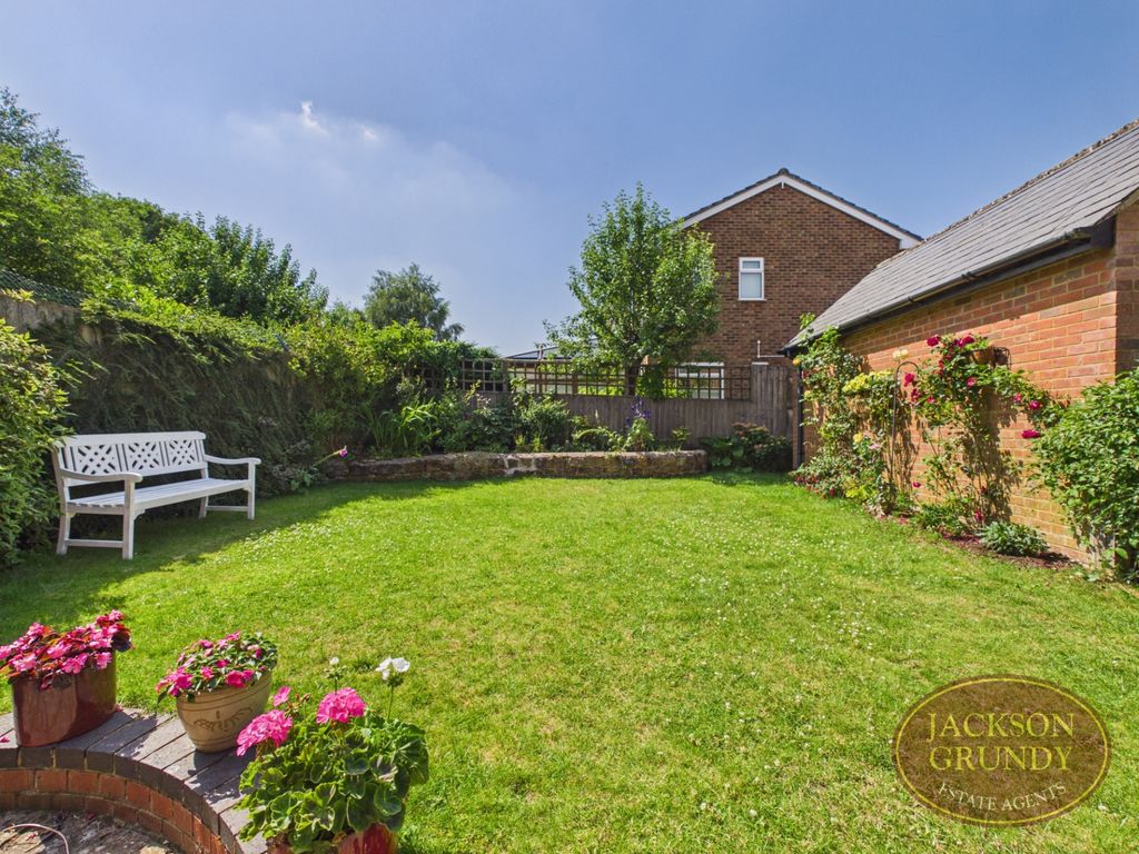 Property photo 2 of 22 William Lee Close