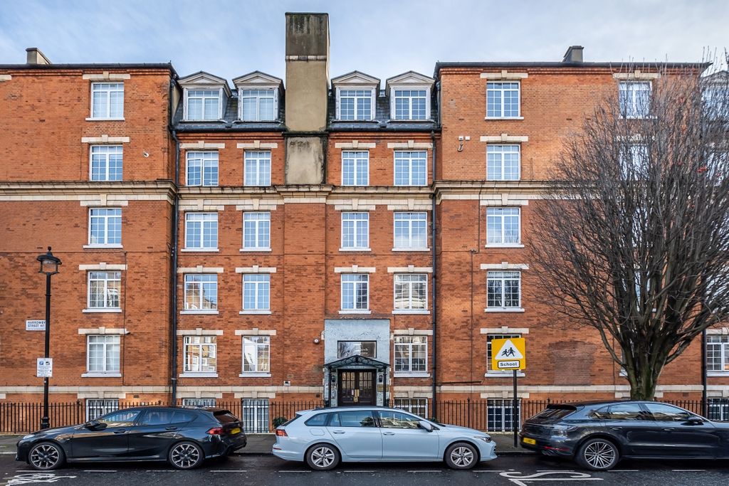 Property photo 2 of 8 External