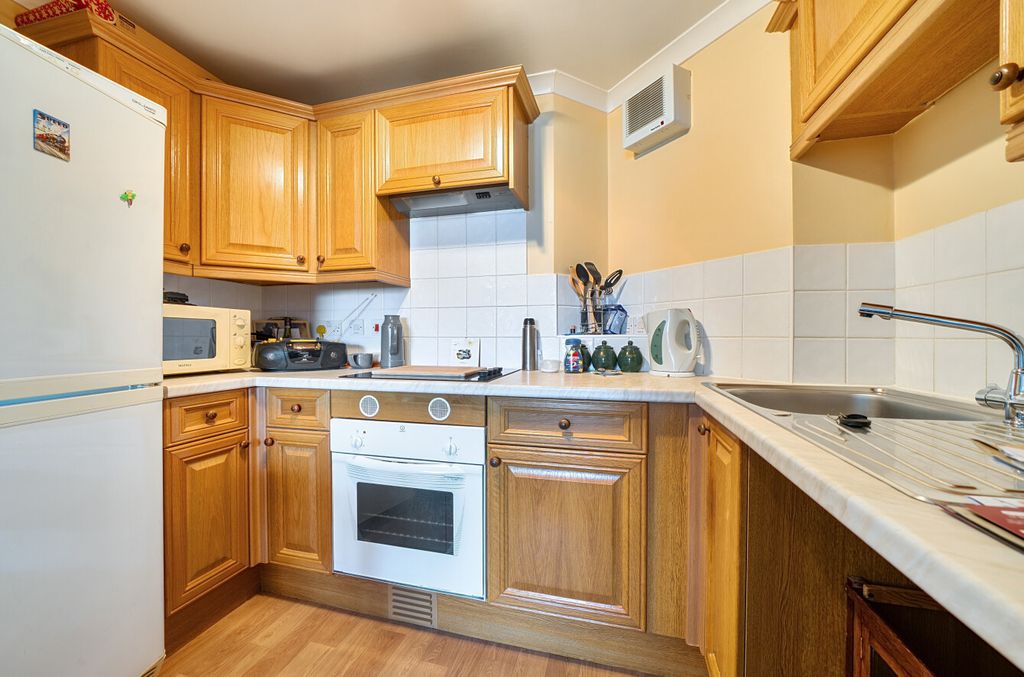 Property photo 2 of 7 1415920-1-69931A1...