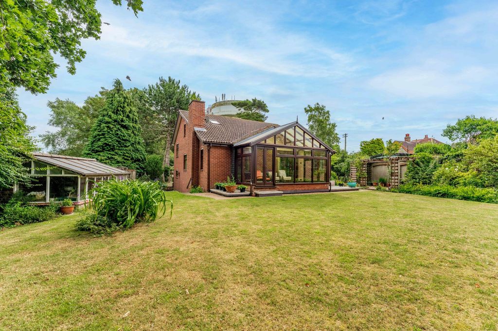 Property photo 2 of 30