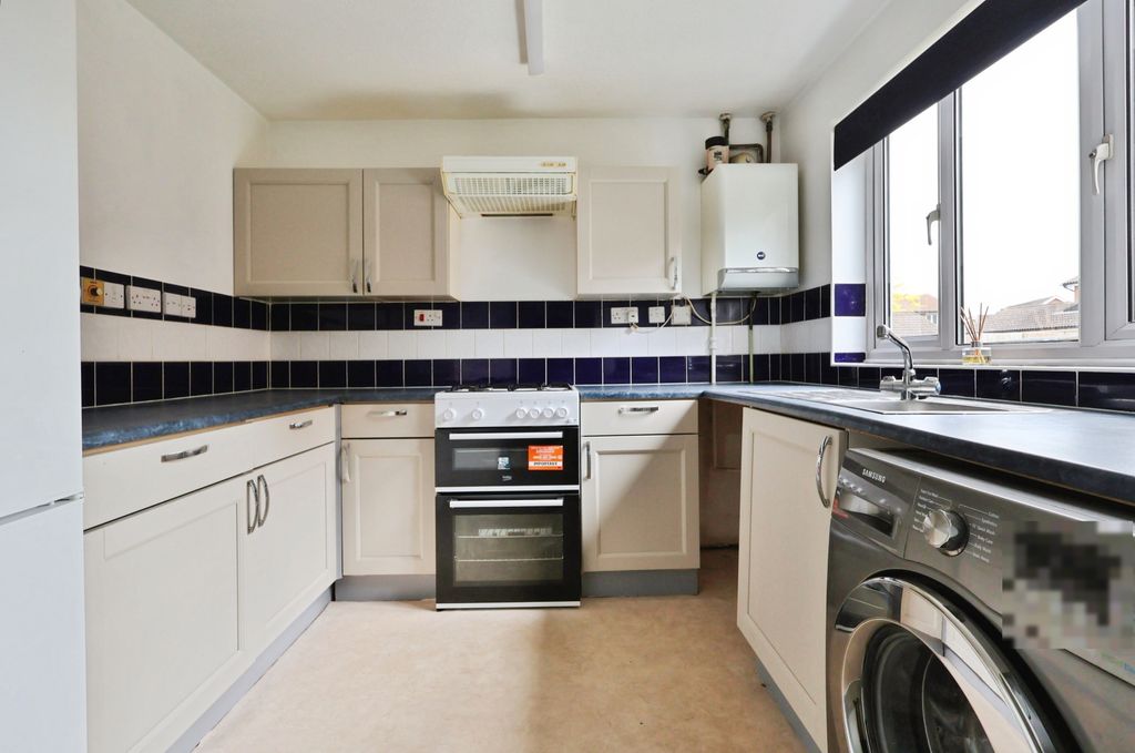 Property photo 2 of 33